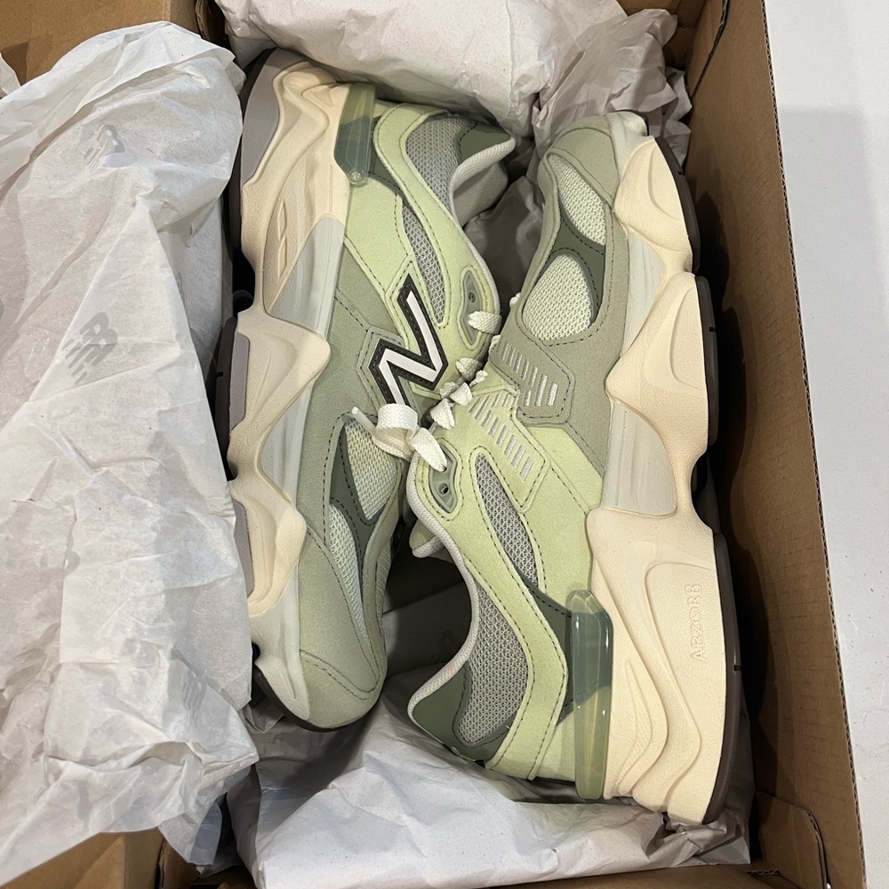 NWT New Balance 9060